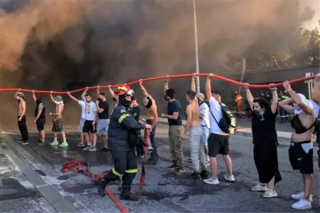 Yunanistan'da Orman Yangınları Nedeniyle Binlerce Kişi Tahliye Edildi