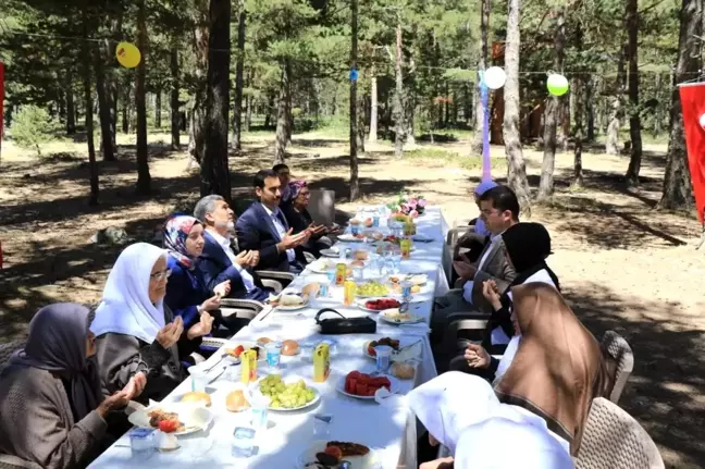 Erzincan'da Nesiller Sevgiyle Buluşuyor Torunum Olur musun? Projesi Etkinliği