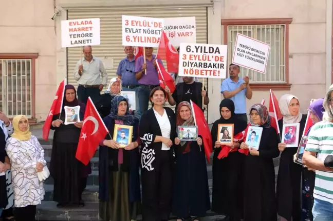 AK Parti Milletvekili Suna Kepolu Ataman, Diyarbakır annelerini ziyaret etti