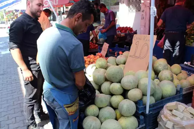 Siirt'in Kurtalan ilçesinde yetişen Cefan Kavunu Türkiye'ye gönderiliyor