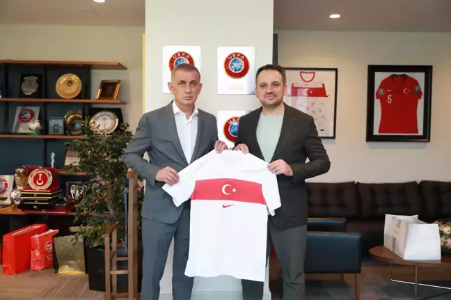 Gençlik ve Spor Bakanı Yardımcısı Dr. Enes Eminoğlu, TFF Başkanı İbrahim Ethem Hacıosmanoğlu'nu ziyaret etti