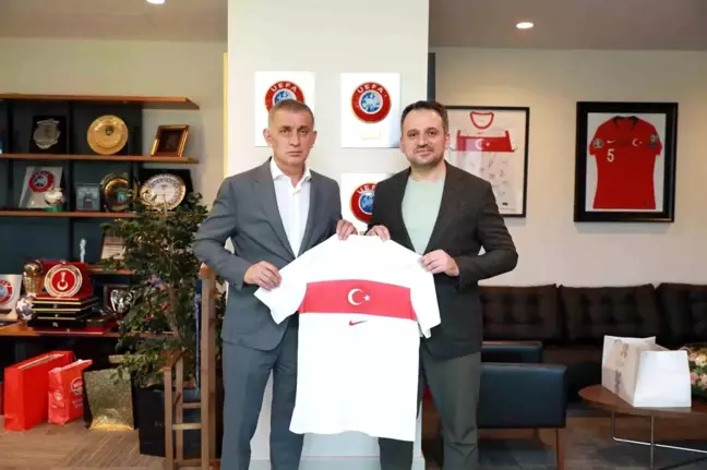 Gençlik ve Spor Bakanı Yardımcısı Dr. Enes Eminoğlu, TFF Başkanı İbrahim Ethem Hacıosmanoğlu'nu ziyaret etti