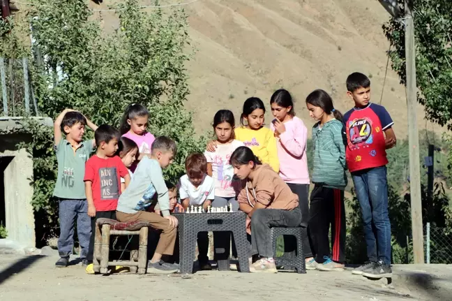 Bahçesaray'da Satranç Tutkusu Kuşaktan Kuşağa Aktarılıyor