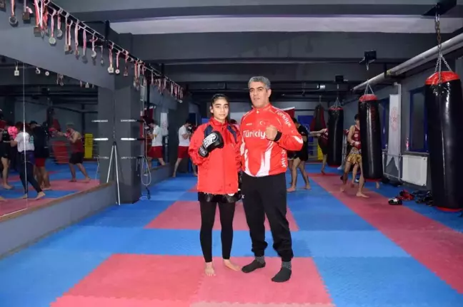 Özlem Melek Korkmaz Kick Boks Gençler Dünya Şampiyonası'nda Altın Madalya Kazandı