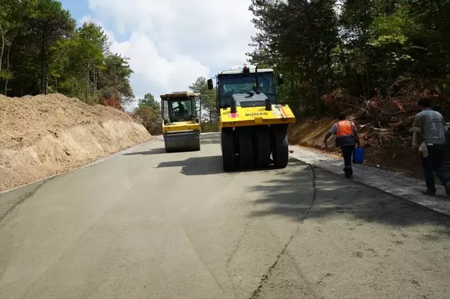 Düzce'de Korugöl Tabiat Parkı'nda Yol Yapım Çalışmaları Devam Ediyor