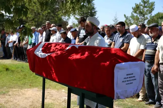 Çorum'da trafik kazasında hayatını kaybeden polis memuru Eskişehir'de son yolculuğuna uğurlandı