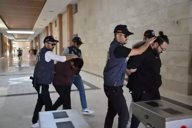 Antalya'da Sosyal Medya Ünlüleri Müstehcenlik Suçundan Tutuklandı