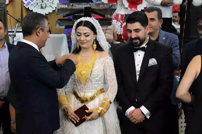 CHP Genel Başkanı Özgür Özel, Mardin'de Nikah Şahidliği Yaptı