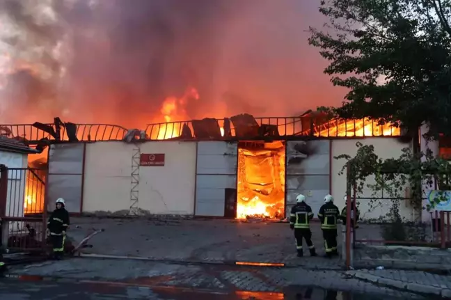 Kayseri'de Keçe Fabrikasında Yangın Çıktı