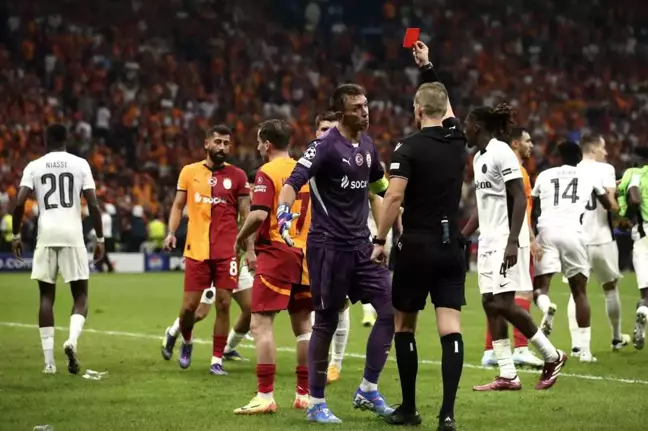 Muslera'ya 3 Maç Men Cezası