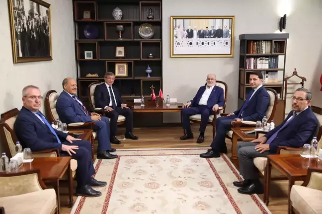 Ahmet Davutoğlu'ndan Temel Karamollaoğlu'na Ziyaret