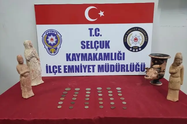 Selçuk'ta Tarihi Eser Operasyonu: 3 Heykelcik, 1 Vazo ve 36 Sikke Ele Geçirildi