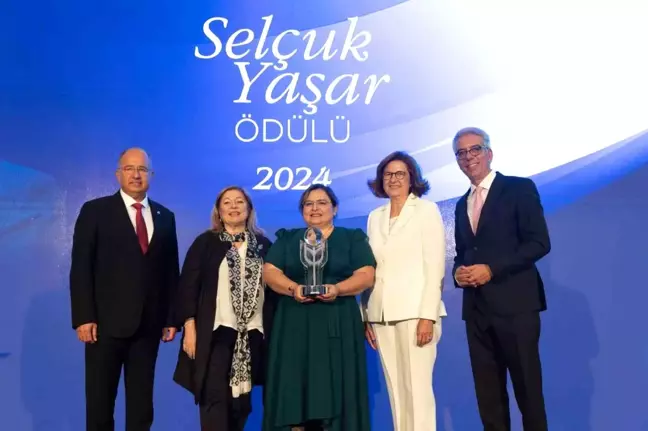 Tülin Akın, 5. Selçuk Yaşar Ödülü'nü Kazandı