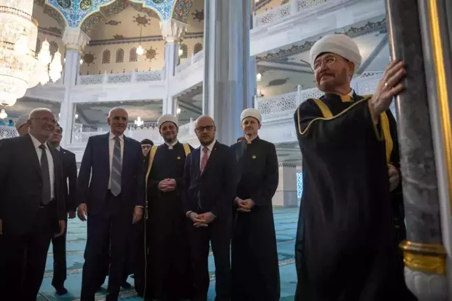 TBMM Başkanı Numan Kurtulmuş, Moskova Merkez Camii'ni Ziyaret Etti