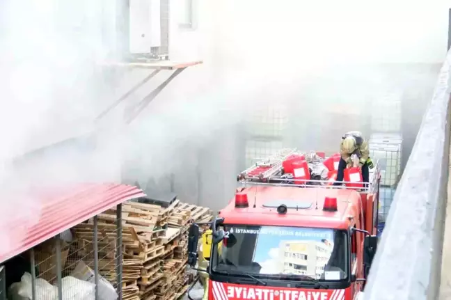 Beylikdüzü'nde Kimya Fabrikasında Yangın