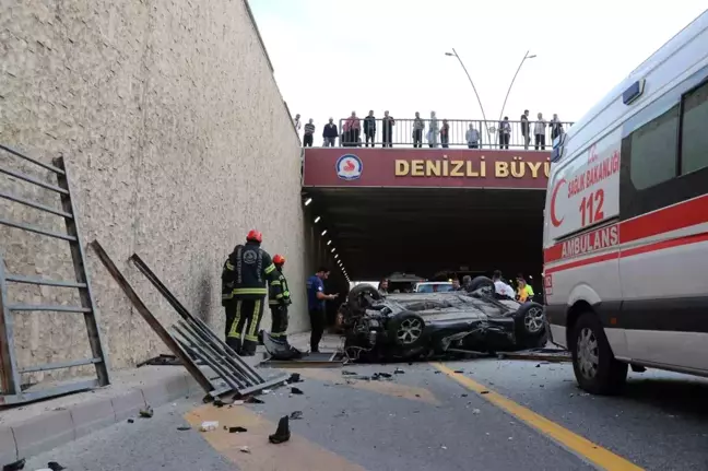 Denizli'de Köprülü Kavşakta Trafik Kazası: 1 Ölü, 2 Yaralı