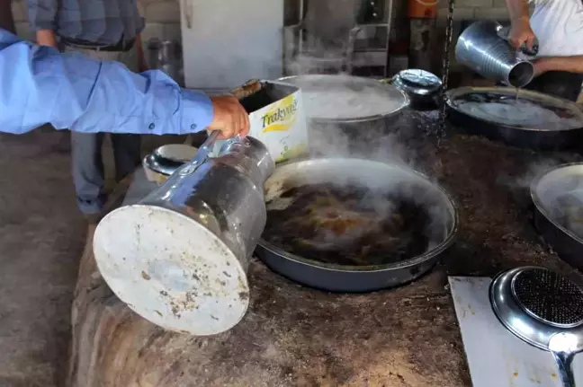 Siirt'te Geleneksel İskambo Pekmezi Üretimi Başladı