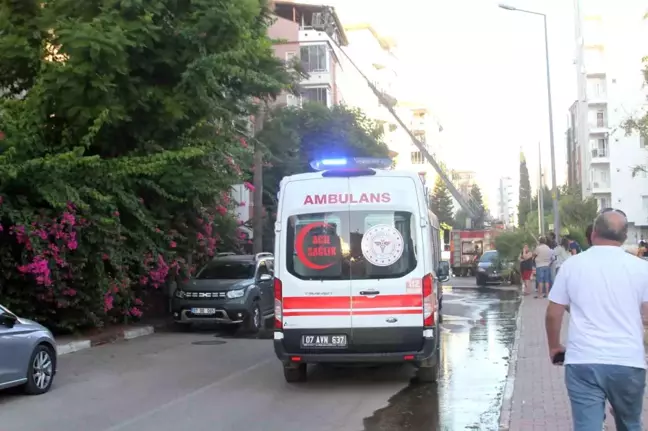 Antalya'da Dubleks Dairede Yangın Çıktı