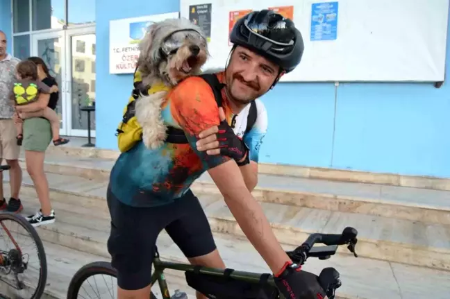 Enkazdan Kurtarılan Oscar, Bisiklet Tutkunu Orhan'ın Yeni Arkadaşı Oldu