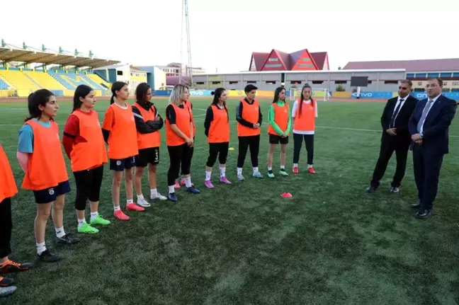 Ağrı'da Kadın Futbol Takımına Destek Ziyareti