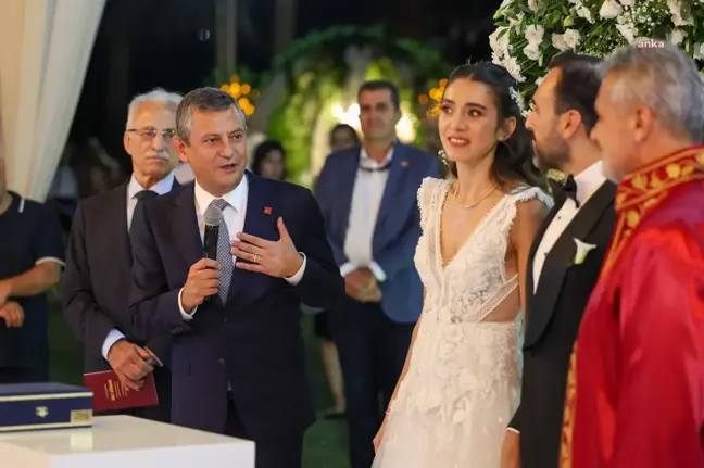 CHP Genel Başkanı Özgür Özel, Ünsal Matkap ve Yeliz Acar'ın Düğününde Nikah Şahidi Oldu