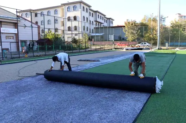 Oltu İlçe Stadyumu'nda Suni Çim Yenileme Çalışmaları Başladı