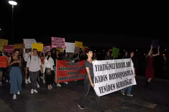 Çanakkale'de Kadın Cinayetleri Protesto Edildi