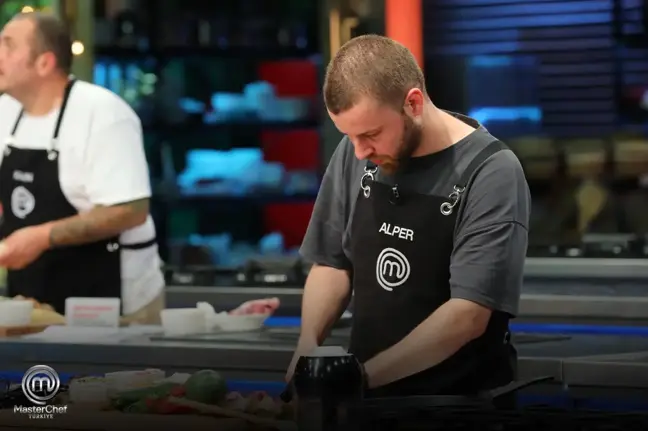 Masterchef Alper elendi mi? Alper Öztamur kimdir, kaç yaşında? 6 Ekim Masterchef'te kim elendi?