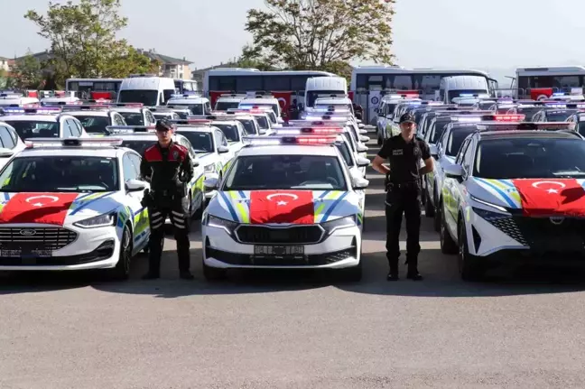 Denizli'de jandarma ve polisin 141 yeni aracı hizmete alındı