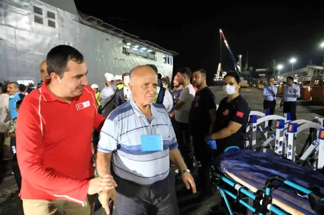 Türk Kızılay, Mersin Limanı'nda Tahliye Edilenlere Beslenme Desteği Sağlıyor