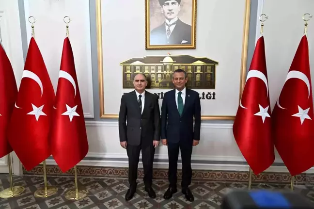 CHP Genel Başkanı Özgür Özel, Manisa Valisi Vahdettin Özkan'ı Ziyaret Etti