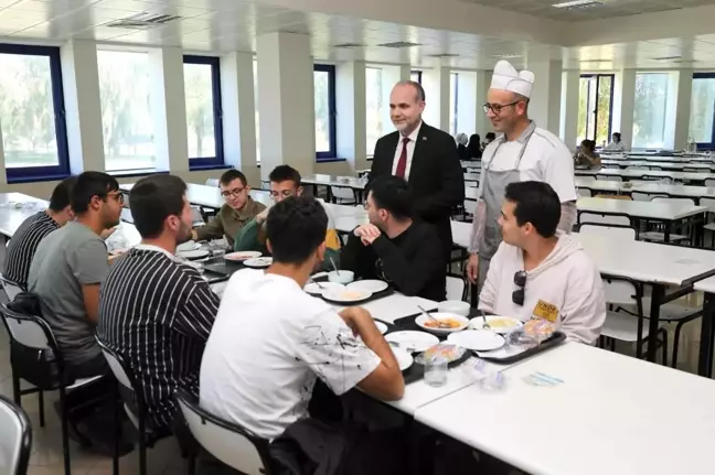 Rektör Uslu, Öğrenci Yemekhanesini Ziyaret Etti