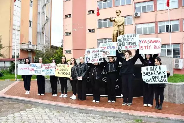 OMÜ Öğrencileri Kadına Yönelik Şiddete Karşı Yürüyüş Düzenledi