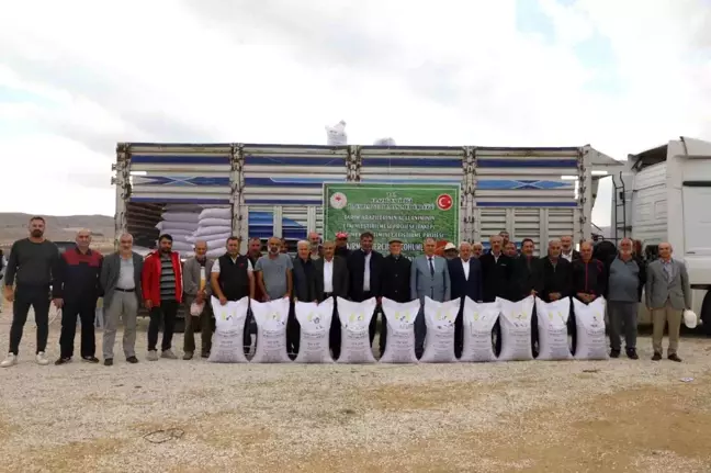 Elazığ'da Çiftçilere Hibeli Kırmızı Mercimek Tohumu Dağıtıldı