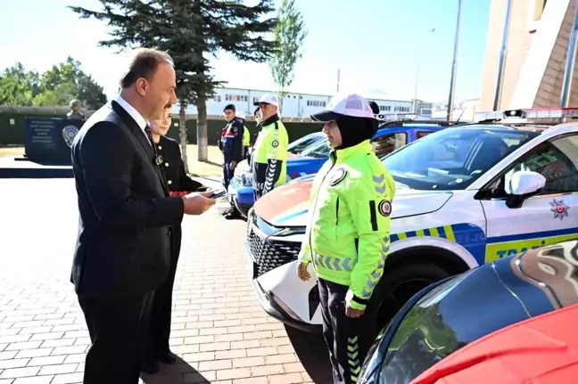 Isparta'da emniyet ve jandarma teşkilatına 11 araç