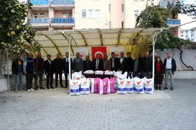 Bozüyük'teki Çiftçilere Yem Bitkisi Tohumu Dağıtıldı