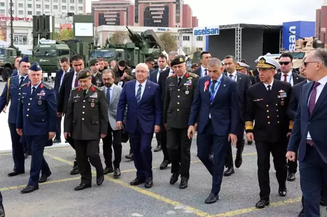 Milli Savunma Bakanı Güler SAHA EXPO'yu Ziyaret Etti