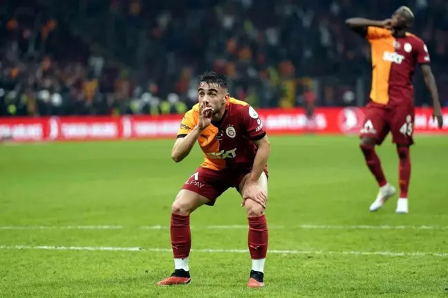 Yunus Akgün Beşiktaş Derbisinde Galatasaray Taraftarına 3'lü Çektirdi