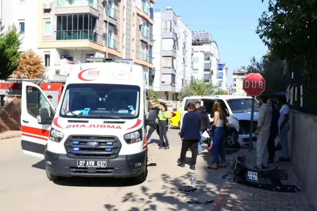 Antalya'da Trafik Kazası: Mahalle Sakinleri Önlem İstiyor