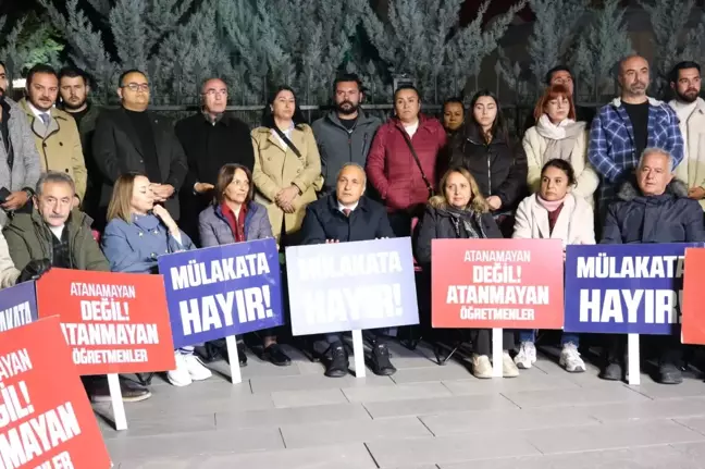 CHP Öğretmen Atamalarında Mülakatlara Dikkat Çekmek İçin Eylem Düzenledi