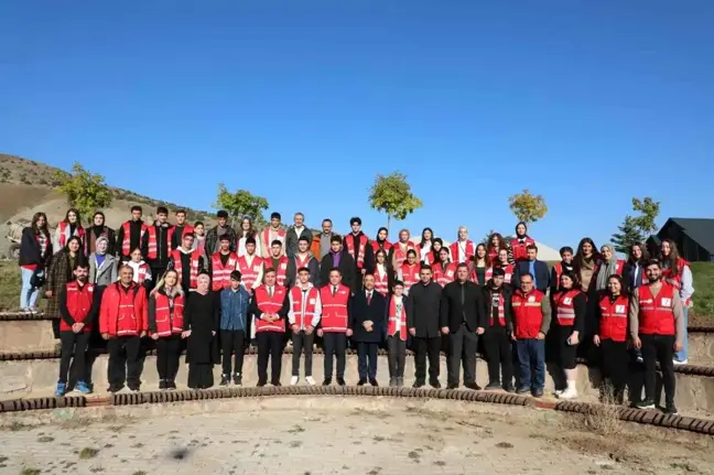 Vali Aydoğdu, Kızılay Haftası'nda Öğrencilerle Buluştu