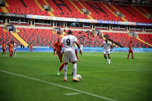 Sakaryaspor, Yeni Malatyaspor'u 1-0 Önde Tamamladı