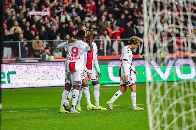 Samsunspor, Antalyaspor'u 2-0 Mağlup Etti