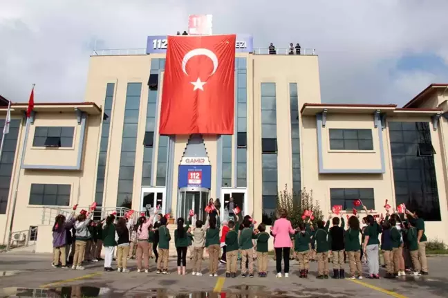 Düzce'de Öğrenciler 112 Acil Çağrı Merkezi'ni Ziyaret Etti