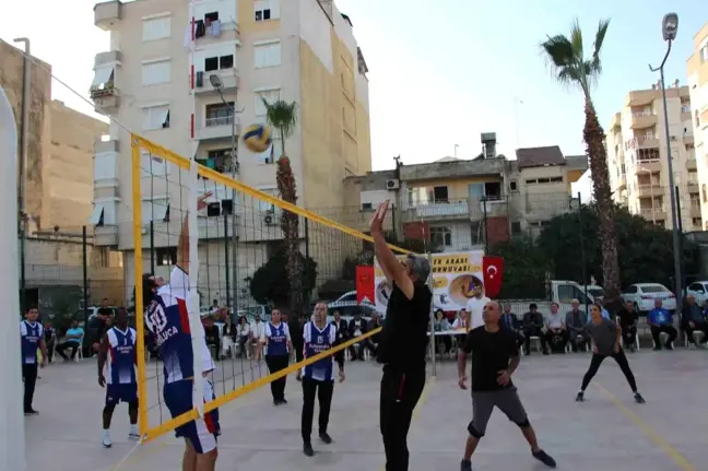 Kumluca'da 24 Kasım Öğretmenler Günü Voleybol Turnuvası Düzenlendi