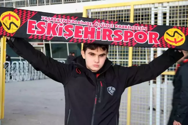 Görme Engelli Genç Taraftarın Eskişehirspor Sevgisi