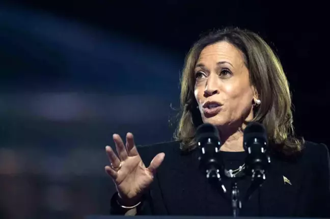 Kamala Harris, Donald Trump'ı Tebrik Etti