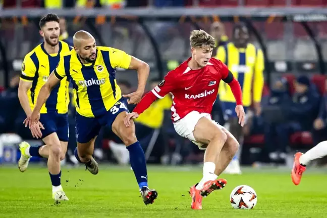 Fenerbahçe, AZ Alkmaar ile Golsüz Beraberlikte İlk Yarayı Tamamladı