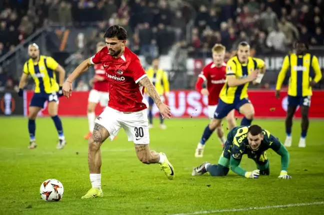 Fenerbahçe, AZ Alkmaar'a Deplasmanda 3-1 Mağlup Oldu