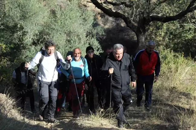 İzmir Valisi Elban Efeler Yolu'nda yürüdü